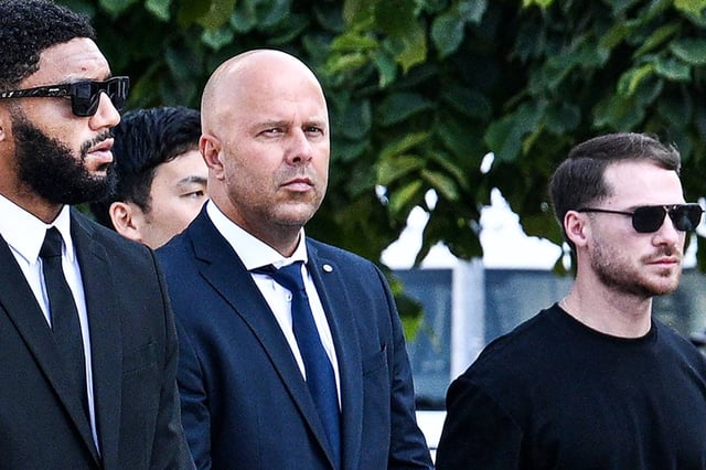 Alexis Mac Allister en el funeral de Diogo Jota y su hermano (B/R)