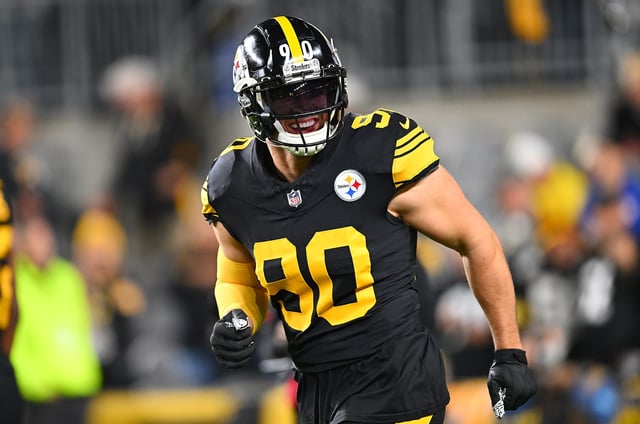T.J. Watt #90 of the Pittsburgh Steelers in action during the game against the New York Giants at Acrisure Stadium on October 28, 2024 in Pittsburgh, Pennsylvania.