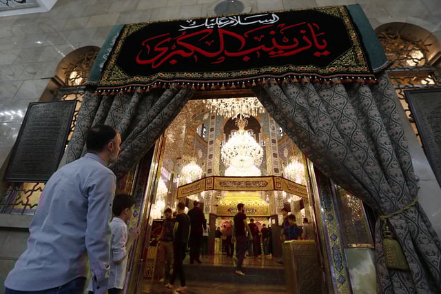 Shiite worshippers enter at the shrine of al-Sayydah Zeinab, the grand daughter of Prophet Mohammed, where they attend Ashoura ritual, south of Damascus, Syria, Thursday, July 3, 2025. (AP Photo/Omar Sanadiki)