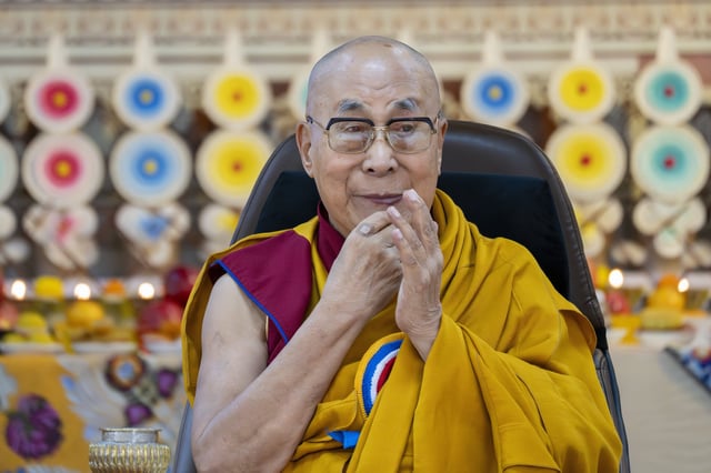 Del Dalai Lama preside un evento en la semana de su 90 cumpleaños en la India
