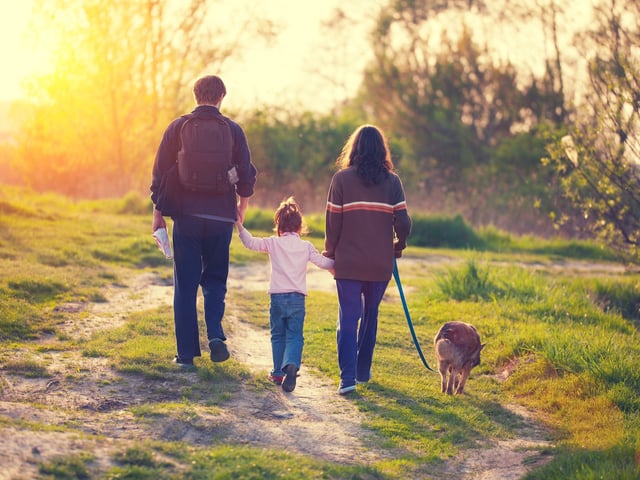 familias adopción. Foto ilustración Shutterstock.