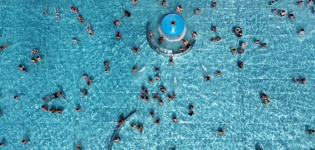 Gewusel im Freibad: „Für Sicherheit verantwortlich, aber keine Dienstleister, die Kindern hinterherrennen müssen“, sagt BDS-Chef