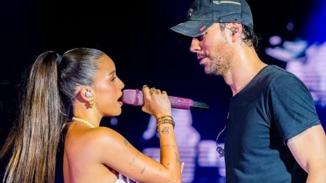 Emilia Mernes y Enrique Iglesias en el escenario