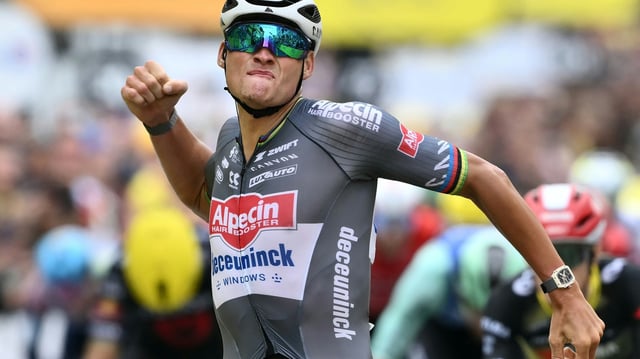 Mathieu van der Poel holt sich den Tagessieg und Gelb