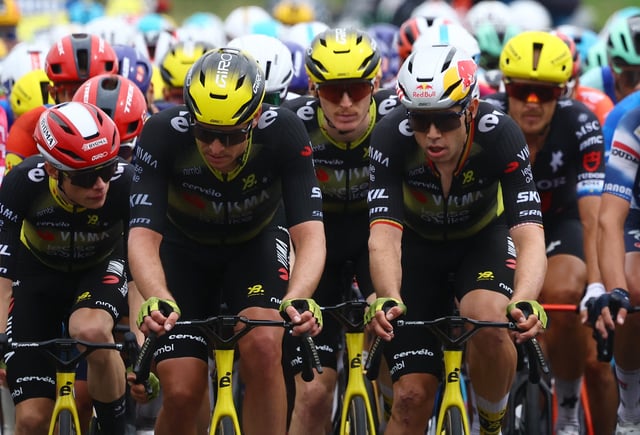 Cycling - Tour de France - Stage 2 - Lauwin-Planque to Boulogne-sur-Mer - Boulogne-sur-Mer, France - July 6, 2025 Team Visma | Lease a Bike's Wout Van Aert and Team Visma | Lease a Bike's Jonas Vingegaard in action in the peloton during stage 2 REUTERS/Sarah Meyssonnier