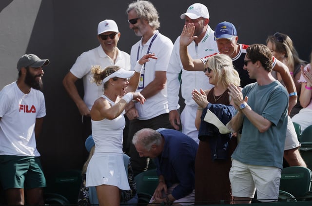 Tennis - Wimbledon - All England Lawn Tennis and Croquet Club, London, Britain - July 6, 2025 Germany's Laura Siegemund celebrates winning her round of 16 match against Argentina's Solana Sierra REUTERS/Stephanie Lecocq