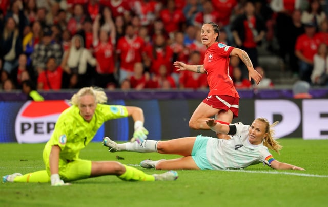 Soccer Football - UEFA Women's Euro 2025 - Group A - Switzerland v Iceland - Wankdorf Stadium, Bern, Switzerland - July 6, 2025 Switzerland's Geraldine Reuteler scores their first goal past Iceland's Cecilia Runarsdottir REUTERS/Denis Balibouse