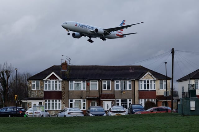 Planes fly low over nearby housing as they come into land at Heathrow airport (Photo: Dan Kitwood/Getty Images)