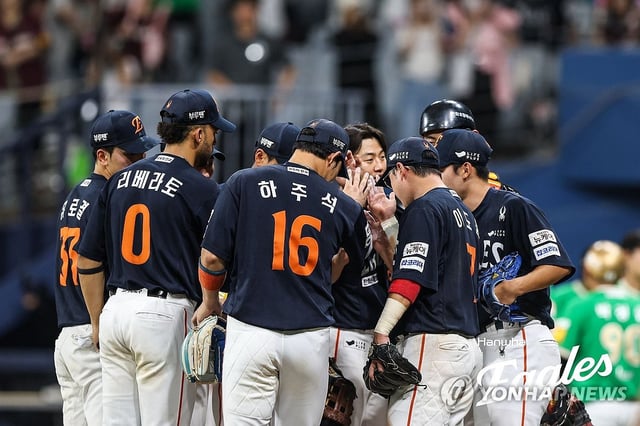 Hanwha Eagles players celebrate their 10-1 win over the Kiwoom Heroes in their Korea Baseball Organization regular-season game at Gocheok Sky Dome in Seoul on July 6, 2025, in this photo provided by the Eagles. (PHOTO NOT FOR SALE) (Yonhap)