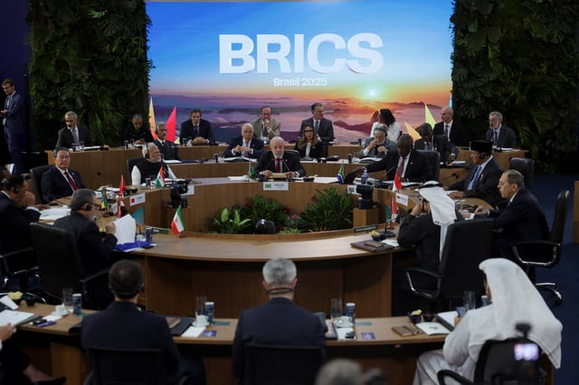 Brazil's President Luiz Inacio Lula da Silva, China's Premier Li Qiang, India's Prime Minister Narendra  Modi, South Africa's President Cyril Ramaphosa, Russia's Foreign Minister Sergei Lavrov and other leaders, attend the opening meeting of BRICS Summit, at the Museum of Modern Art (MAM) in Rio de Janeiro, Brazil July 6, 2025. REUTERS/Ricardo Moraes