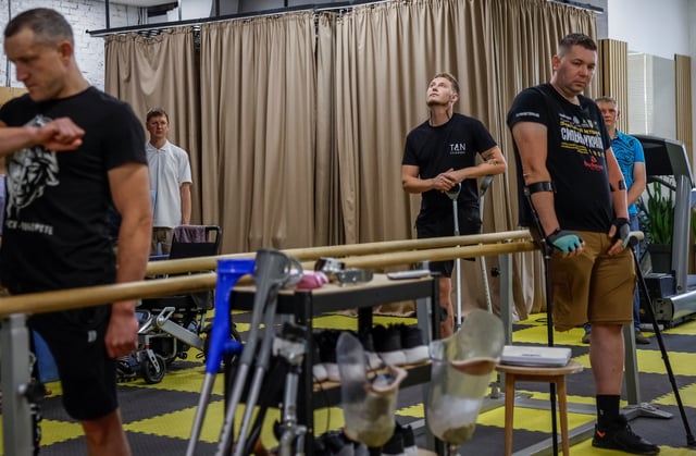 Ukrainian serviceman Oleksiy, 26, who lost most of his left leg after being wounded by an anti-personnel mine, stands with other patients of a rehabilitation centre during a minute of silence, amid Russia's attack on Ukraine, in Kyiv, Ukraine July 3, 2025. REUTERS/Alina Smutko