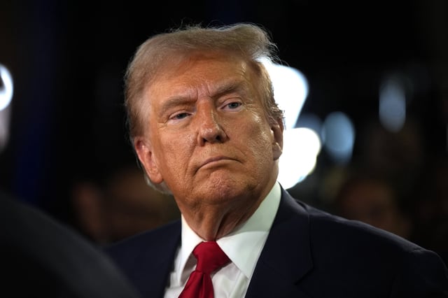 Donald Trump vuelve a poner en agenda los aranceles con diferentes países y amenaza a los que se alineen con los Brics. (AP Photo/Matt Slocum)