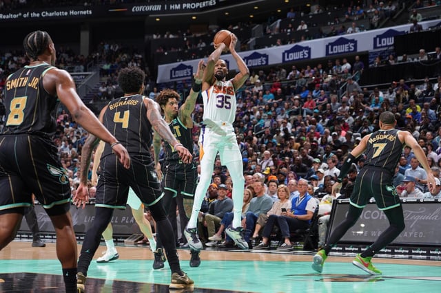 Kevin Durant en un partido con los Phoenix Suns.
