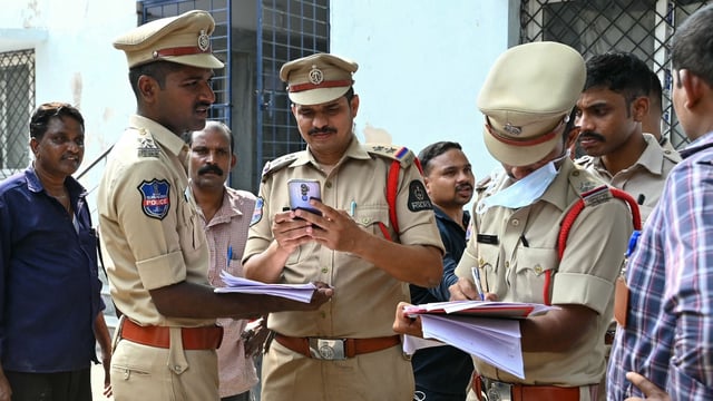On receiving information about the body, the police immediately reached the spot and began a probe into the matter.