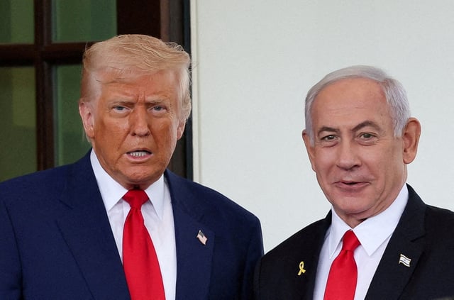 U.S. President Donald Trump welcomes Israeli Prime Minister Benjamin Netanyahu at the entrance of the White House in Washington, D.C., U.S., April 7, 2025. REUTERS/Leah Millis/File Photo