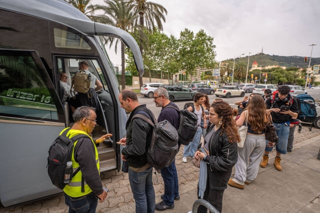 Autobuses alternativos en el corte de Rodalies en mayo entre Vilanova y El Prat por las obras del nuevo acceso al aeropuerto.