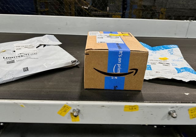 Packages are transported on a conveyor belt at the Amazon warehouse on Prime Day, in Melville, New York, U.S., July 11, 2023. REUTERS/Soren Larson/File Photo