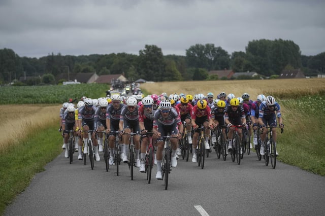 El pelotón del Tour de Francia, durante la etapa del domingo.