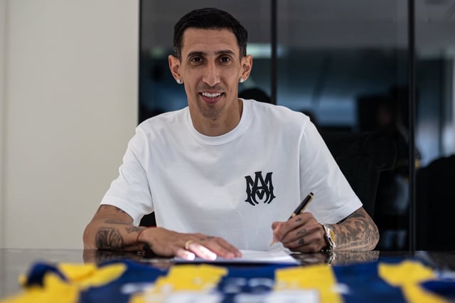 La firma del contrato de Angel Di María en su regreso a Rosario Central