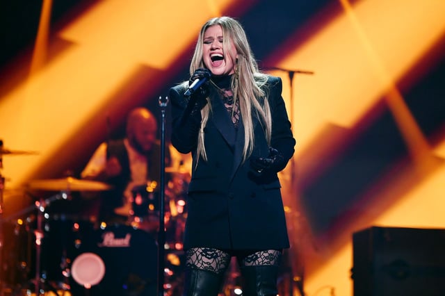 LAS VEGAS, NEVADA - SEPTEMBER 23: (FOR EDITORIAL USE ONLY) Kelly Clarkson performs onstage during the 2023 iHeartRadio Music Festival at T-Mobile Arena on September 23, 2023 in Las Vegas, Nevada. (Photo by Denise Truscello/Getty Images for iHeartRadio)