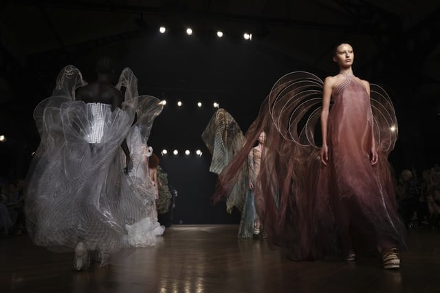A model wears a creation as part of the Iris van Herpen Fall-Winter 2025/26 Haute Couture collection presented Monday, July 7, 2025, in Paris. (AP Photo/Tom Nicholson)