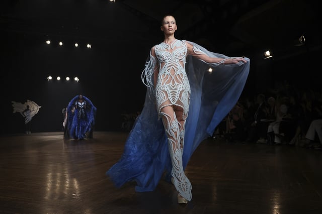 A model wears a creation as part of the Iris van Herpen Fall-Winter 2025/26 Haute Couture collection presented Monday, July 7, 2025, in Paris. (AP Photo/Tom Nicholson)