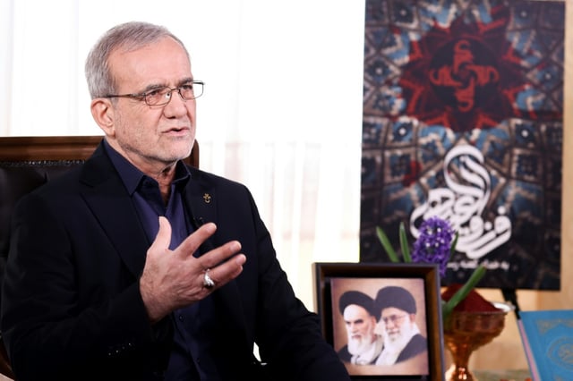 Der iranische Präsident Massud Peseschkian hat Israel einen versuchten Mordanschlag auf sich vorgeworfen.