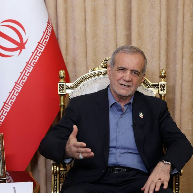 Irans Präsident Massud Peseschkian spricht in einem Interview mit Tucker Carlson.