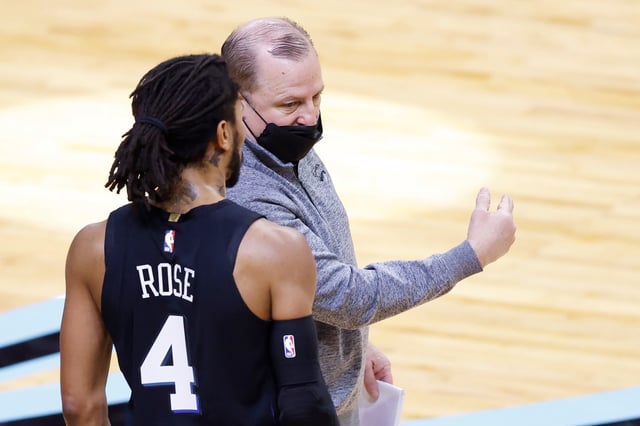 MIAMI, FLORIDA - FEBRUARY 09: Head coach Tom Thibodeau of the New York Knicks talks with Derrick Rose #4 against the Miami Heat during the second quarter at American Airlines Arena on February 09, 2021 in Miami, Florida. NOTE TO USER: User expressly acknowledges and agrees that, by downloading and or using this photograph, User is consenting to the terms and conditions of the Getty Images License Agreement.  (Photo by Michael Reaves/Getty Images)