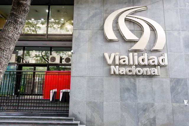 Dependencias públicas nacionales. Sede de Vialidad Nacional sobre diagonal Sur