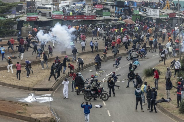 BBei Demonstrationen gegen die Regierung sind in Kenia nach Angaben der Kenianischen Menschenrechtskommission zehn Menschen getötet worden. In der Hauptstadt Nairobi war ein schweres Polizeiaufgebot im Einsatz.