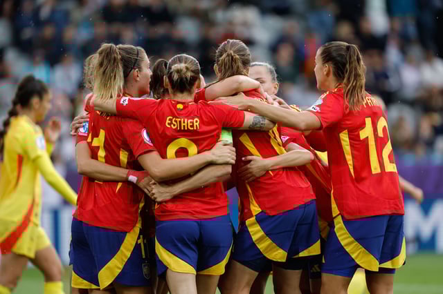 Las jugadoras de España celebran uno de los goles ante Bélgica.