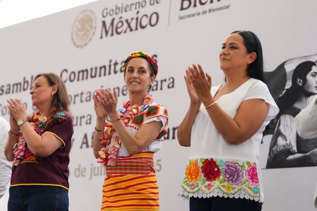 La secretaria de Bienestar, Ariadna Montiel dijo que por instrucción presidencial se destinarán 12 mil millones de pesos, para que comunidades indígenas y afromexicanas administren los recursos en mejoras para sus comunidades