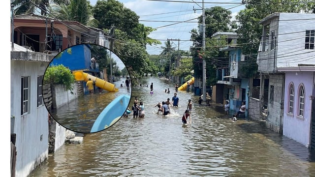 Niños usan un tobogán en medio de la inundación; autoridades abren albergue y advierten sobre los riesgos del agua contaminada. Foto: X Protección Civil