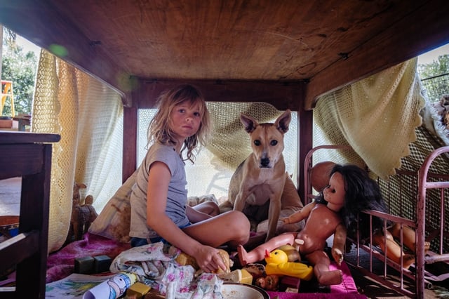 Lexi Venter as Bobo Fuller in “Don’t Let’s Go to the Dogs Tonight,” an adaptation of Alexandra Fuller’s 2001 memoir of the same name. (Photo by Coco Van Oppens. Courtesy of Sony Pictures Classics)