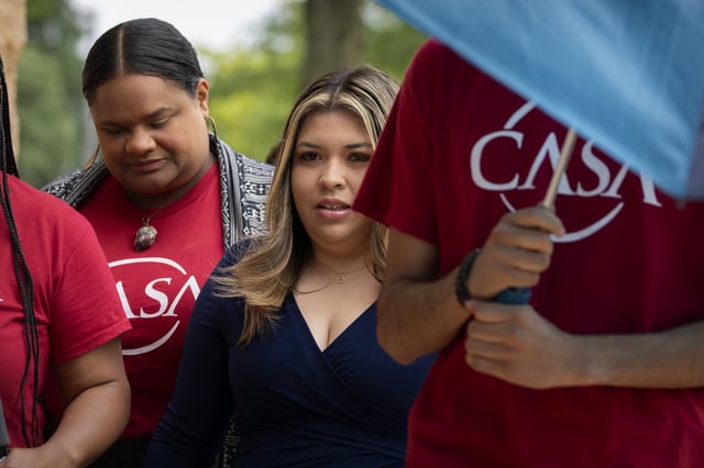 Jennifer Vasquez Sura, center, the wife of Kilmar Abrego Garcia, arrives at the U.S. District Court in Greenbelt, Md., Monday, July 7, 2025. (AP Photo/Mark Schiefelbein)