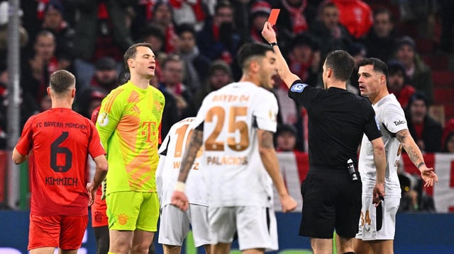 Manuel Neuer sieht die Rote Karte 