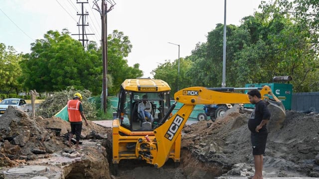 The authority’s civil department head and chief engineer Vijay Rawal said the road was built according to laid down norms. “It caved in because the leakage in the sewer line put pressure into the soil forcing the road caving in. (Sunil Ghosh/HT Photo)