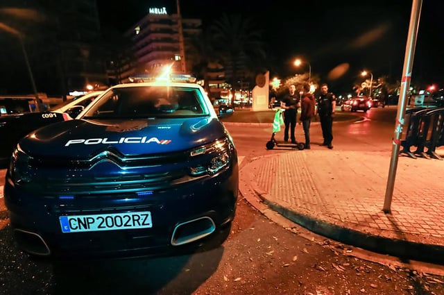 La Policía Nacional detuvo al joven este lunes de madrugada en el Paseo Marítimo.