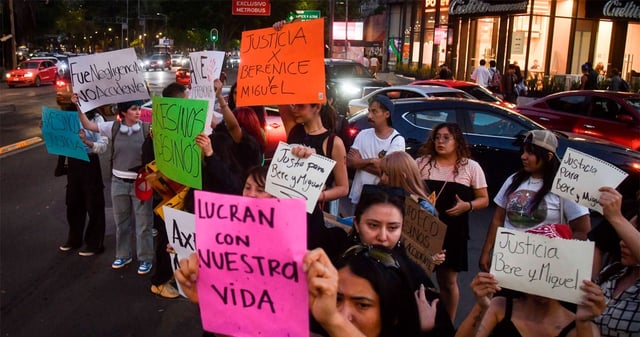 Personas protestan para exigir justicia por la muerte de dos fotógrafos durante un festival de música. Foto: Mario Jasso, Cuartoscuro