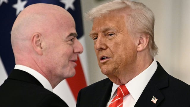 Gianni Infantino (l.) pflegt einen engen Draht zu Donald Trump