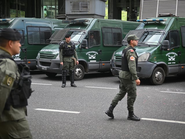 Marcha de los Jubilados con apoyo la CGT y organizaciones sociales previo al paro general
en el Congreso Nacional. Foto Federico López Claro
gendarmeria - FTP CLARIN DSC_4680.jpg Z RGonzalez gonzalez