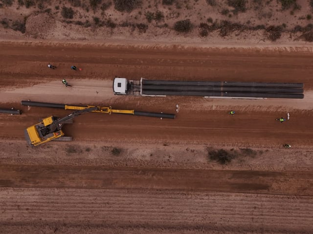Se inició la soldadura automática en la línea del oleoducto VMOS, en cercanías a la localidad de Chelforó, Río Negro