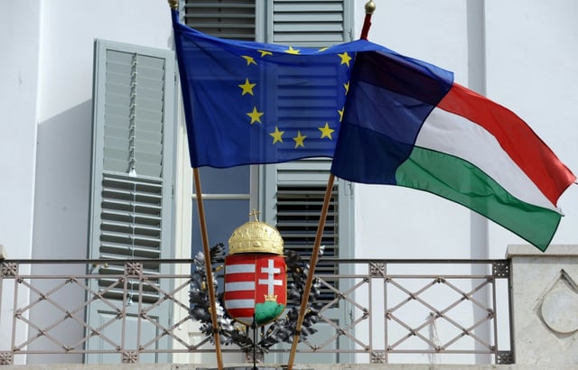 Ungarn hat im vergangenen Jahr nach Einschätzung der EU-Kommission kaum Fortschritte in Fragen der Rechtsstaatlichkeit gemacht. Budapest habe es etwa versäumt, seine Bilanz bei der Bekämpfung von Korruptionsfällen auf höchster Ebene zu verbessern.