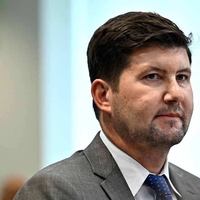 Procurement Ombudsman Alexander Jeglic is urging Ottawa to change the way it spends on government contracts.