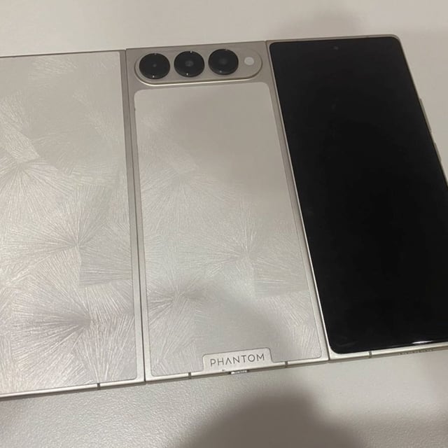 Tecno Phantom Ultimate G Fold trifold: Rear camera and cover screen.