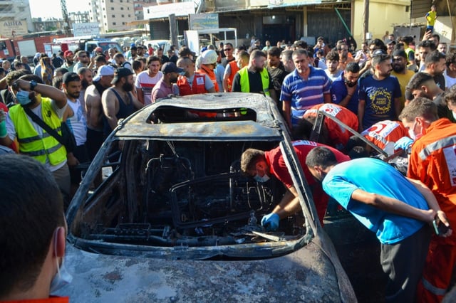 Bei einem israelischen Angriff auf Tripoli im Norden des Libanon sind nach Angaben aus Beirut drei Menschen getötet worden. Die israelische Armee teilte ihrerseits mit, sie habe ein hochrangiges Mitglied der radikalislamischen Hamas angegriffen.