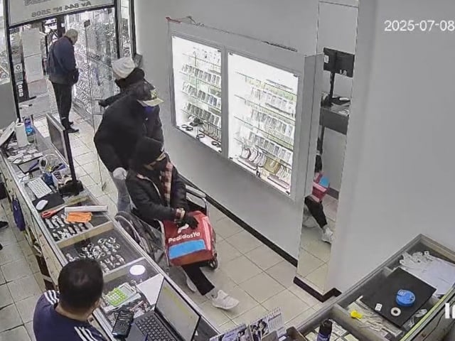 Robaron una joyería de San Francisco Solano en menos de un minuto.