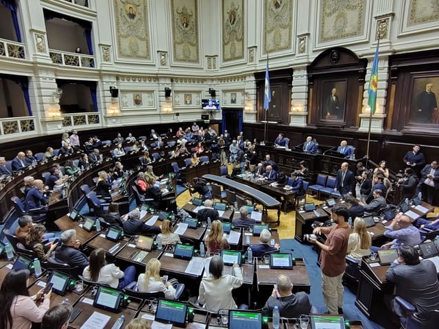 Fwd: AgLaplata: 12/5/25 Votación Calendario electoral cámara de diputados legislatura provincial. - FTP CLARIN dip1.jpg Z Nievas
