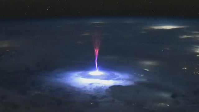 gigantic jet from iss on july 3 2025 vapor ayers close
